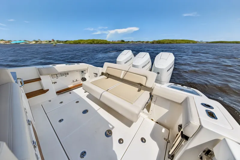 Slide: The Image of Boston Whaler 350 REALM 2025 - 54