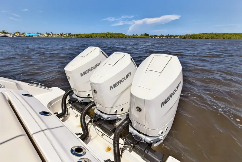 Slide: The Image of Boston Whaler 350 REALM 2025 - 59