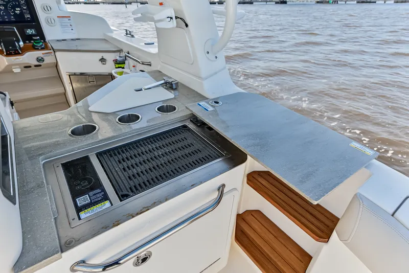 Slide: The Image of Boston Whaler 350 REALM 2025 - 62