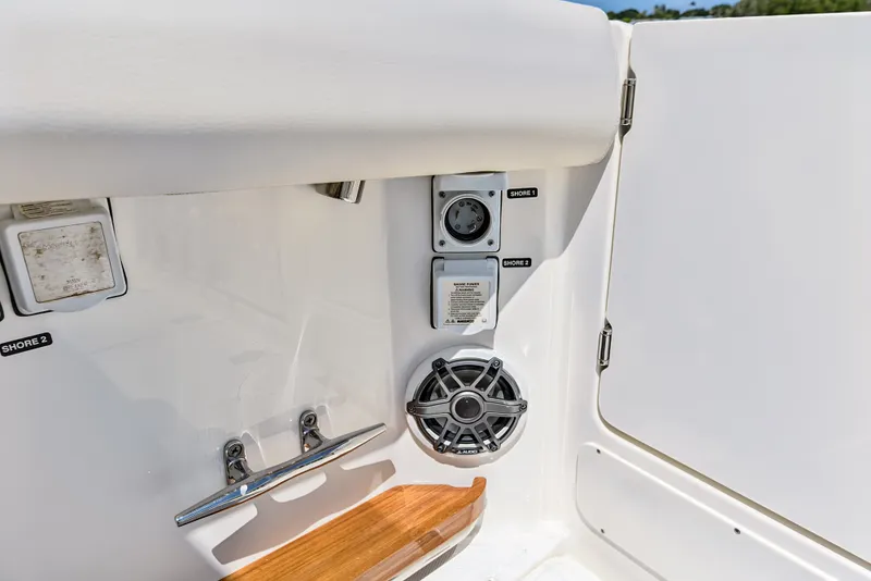 Slide: The Image of Boston Whaler 350 REALM 2025 - 68