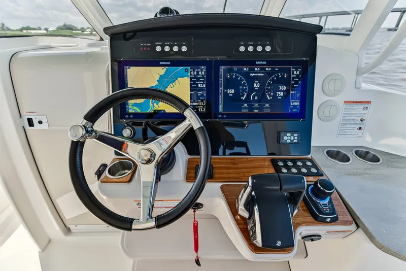 Slide: The Image of Boston Whaler 350 REALM 2025 - 76