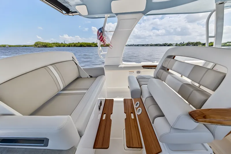 Slide: The Image of Boston Whaler 350 REALM 2025 - 82
