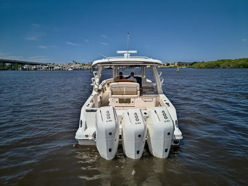Slide: The Image of Boston Whaler 350 REALM 2025 - 4