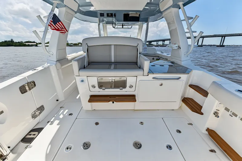 Slide: The Image of Boston Whaler 350 REALM 2025 - 64