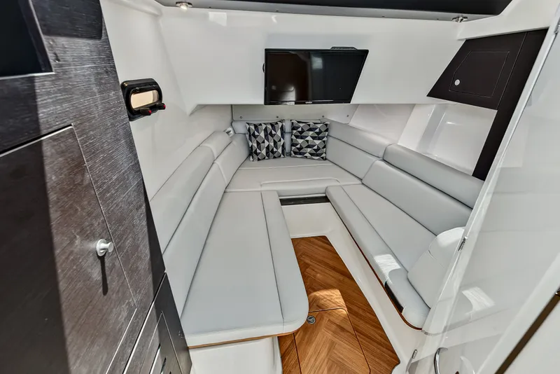 Slide: The Image of Boston Whaler 350 REALM 2025 - 28