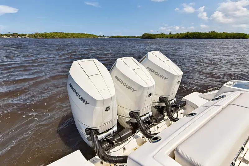 Slide: The Image of Boston Whaler 350 REALM 2025 - 60