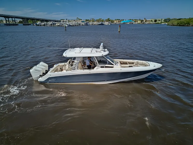 Slide: The Image of Boston Whaler 350 REALM 2025 - 19
