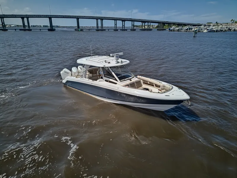 Slide: The Image of Boston Whaler 350 REALM 2025 - 18