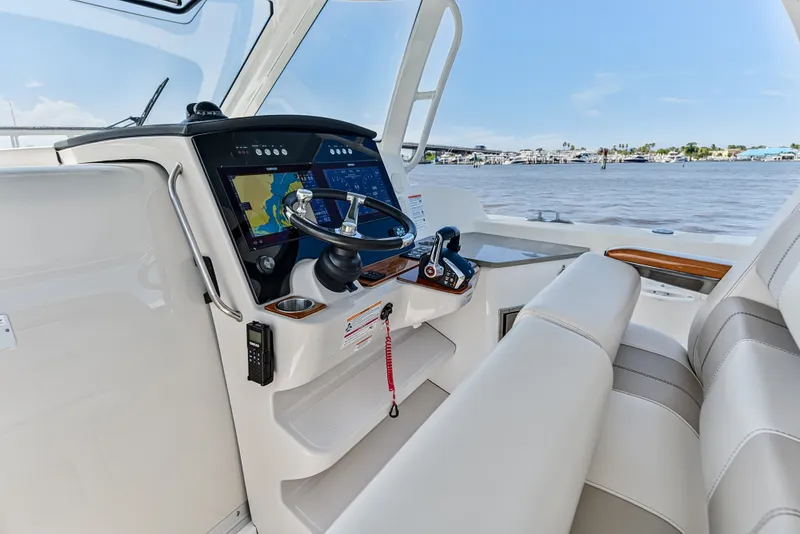 Slide: The Image of Boston Whaler 350 REALM 2025 - 71