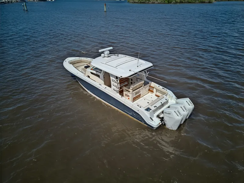 Slide: The Image of Boston Whaler 350 REALM 2025 - 13