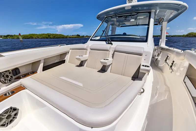 Slide: The Image of Boston Whaler 350 REALM 2025 - 43