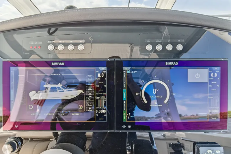 Slide: The Image of Boston Whaler 350 REALM 2025 - 78
