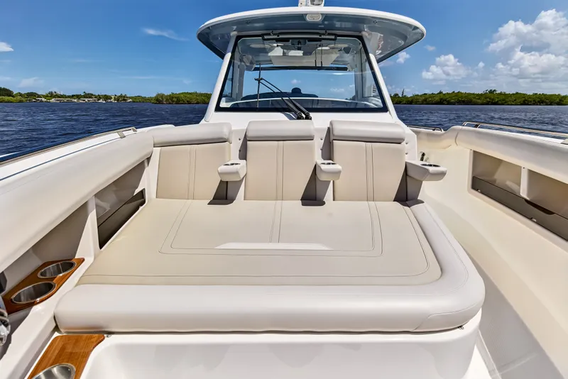 Slide: The Image of Boston Whaler 350 REALM 2025 - 40