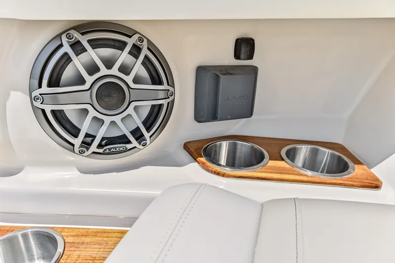 Slide: The Image of Boston Whaler 350 REALM 2025 - 50