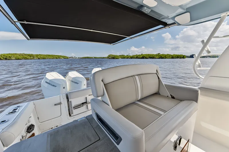 Slide: The Image of Boston Whaler 350 REALM 2025 - 87