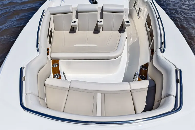 Slide: The Image of Boston Whaler 350 REALM 2025 - 39