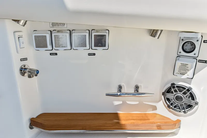 Slide: The Image of Boston Whaler 350 REALM 2025 - 69