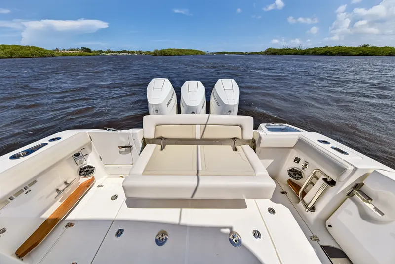 Slide: The Image of Boston Whaler 350 REALM 2025 - 53