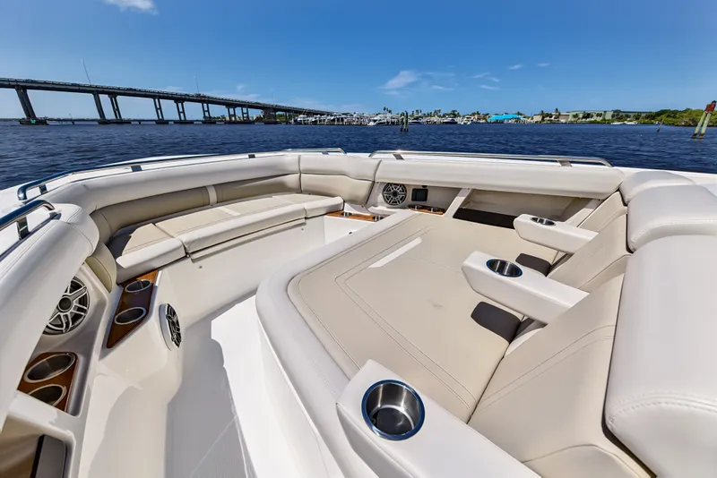 Slide: The Image of Boston Whaler 350 REALM 2025 - 42