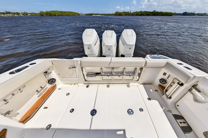 Slide: The Image of Boston Whaler 350 REALM 2025 - 52