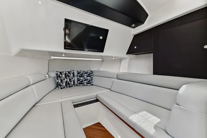 Slide: The Image of Boston Whaler 350 REALM 2025 - 29