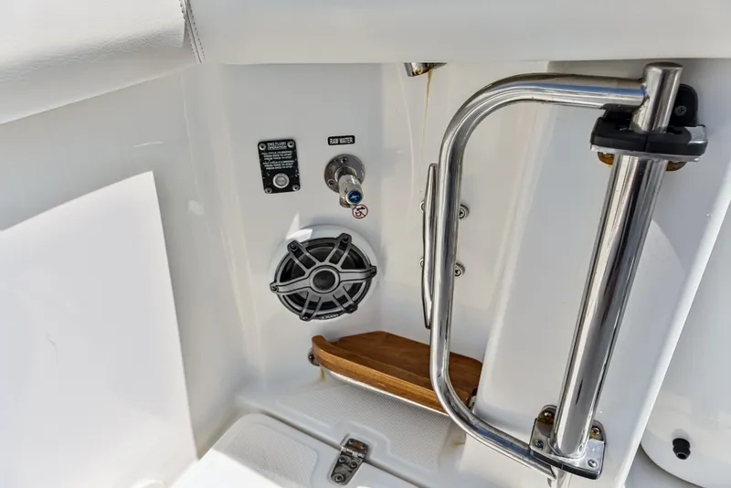 Slide: The Image of Boston Whaler 350 REALM 2025 - 66