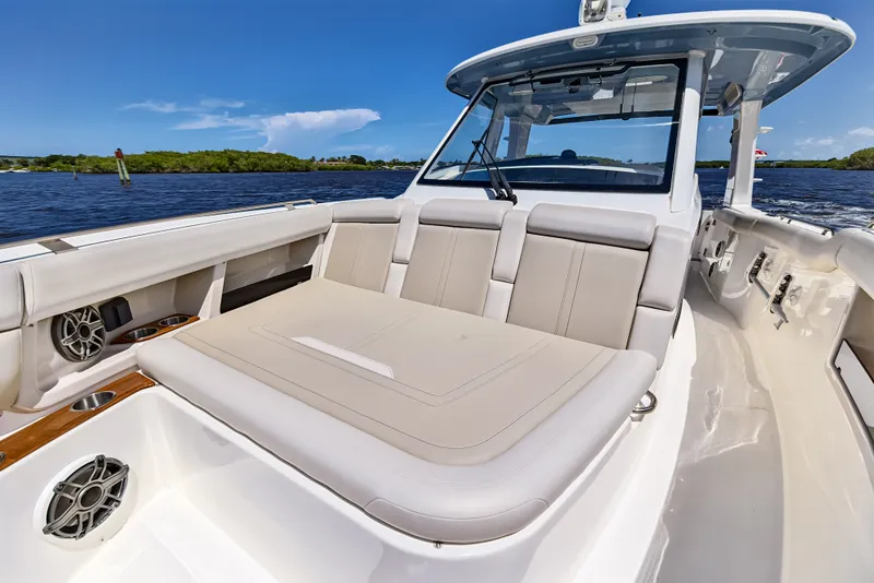 Slide: The Image of Boston Whaler 350 REALM 2025 - 44