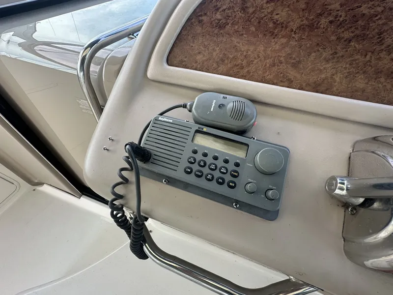 Slide: The Image of Sea Ray 310 SUNDANCER 2002 - 11
