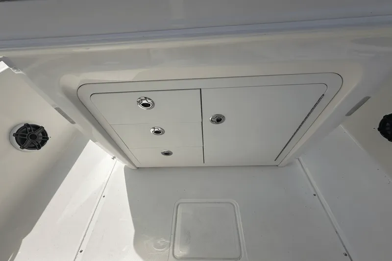 Slide: The Image of Boston Whaler 25 DAUNTLESS 2023 - 15