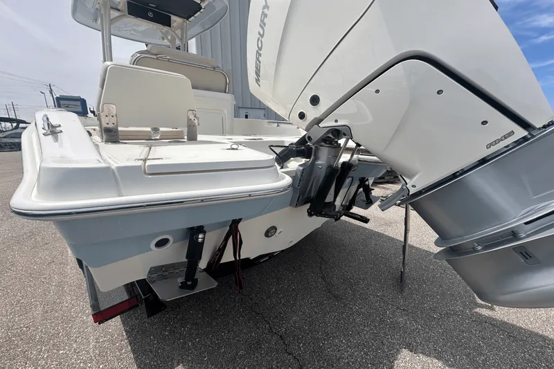 Slide: The Image of Boston Whaler 25 DAUNTLESS 2023 - 6