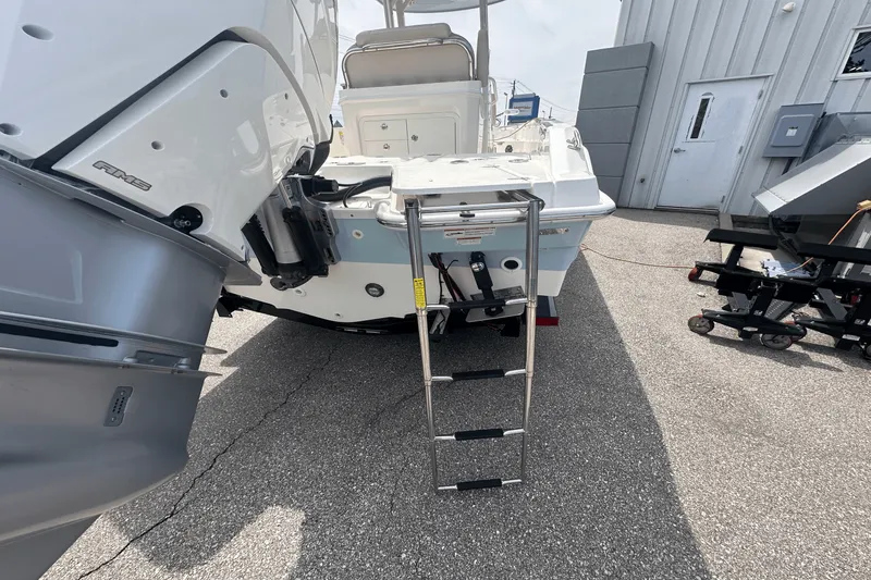 Slide: The Image of Boston Whaler 25 DAUNTLESS 2023 - 7