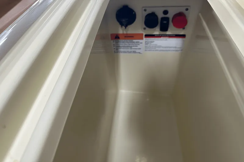 Slide: The Image of Chris-Craft 25 GT 2024 - 13