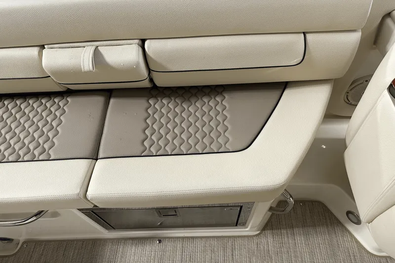 Slide: The Image of Chris-Craft 25 GT 2024 - 28