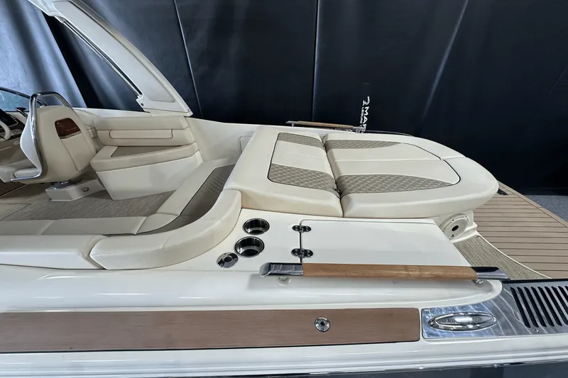 Slide: The Image of Chris-Craft 25 GT 2024 - 6