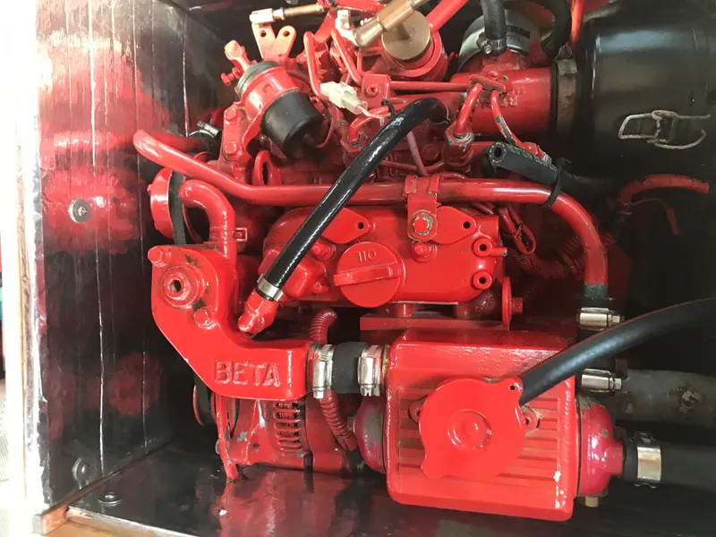 Slide: The Image of Red Beta marine engine in a Classic Jesperson/Zimmer Design, 2002 model. - 17