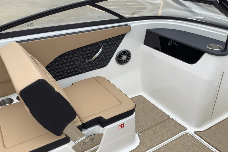 Slide: The Image of Sea Ray SPX 190 2025 - 14