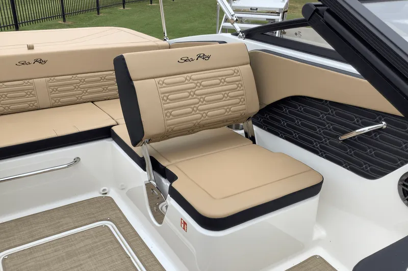 Slide: The Image of Sea Ray SPX 190 2025 - 15