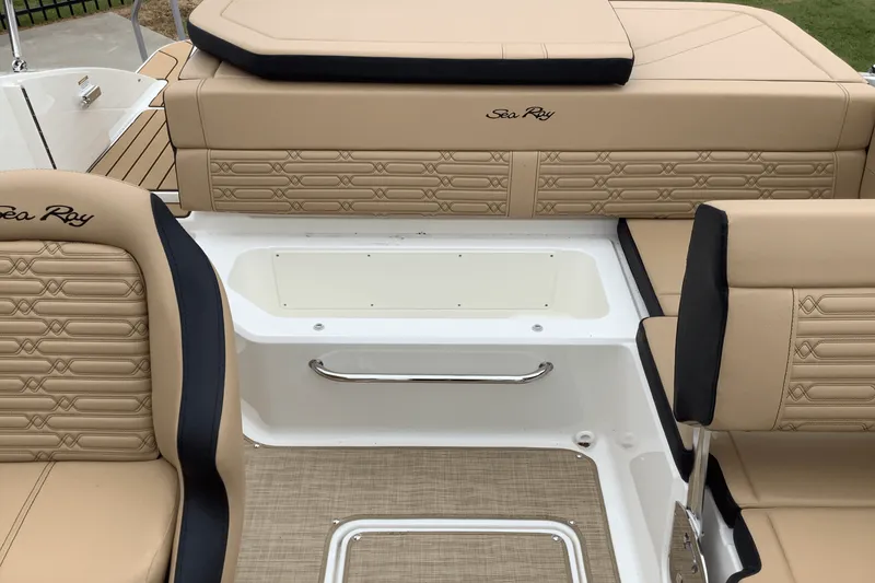 Slide: The Image of Sea Ray SPX 190 2025 - 16