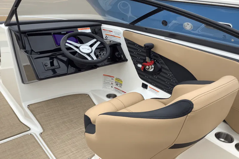 Slide: The Image of Sea Ray SPX 190 2025 - 20