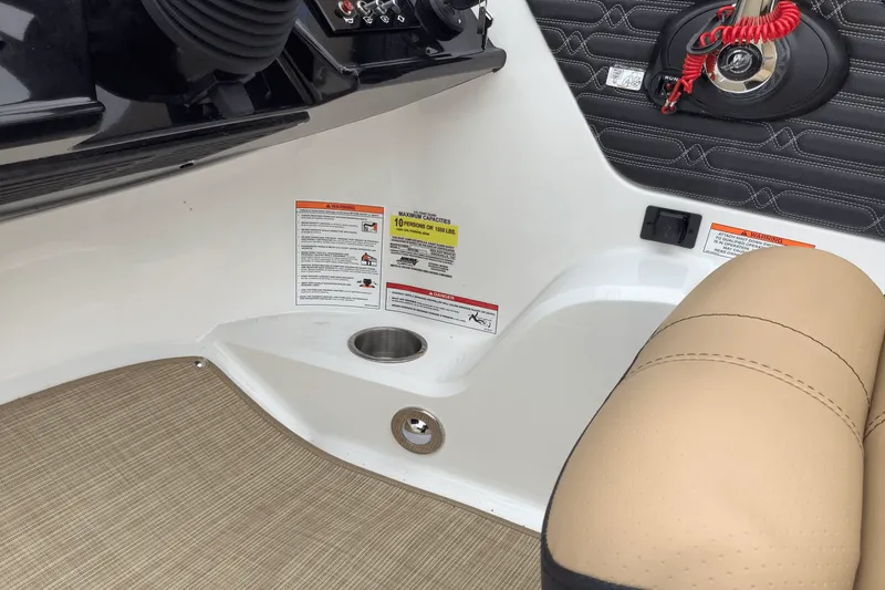 Slide: The Image of Sea Ray SPX 190 2025 - 22