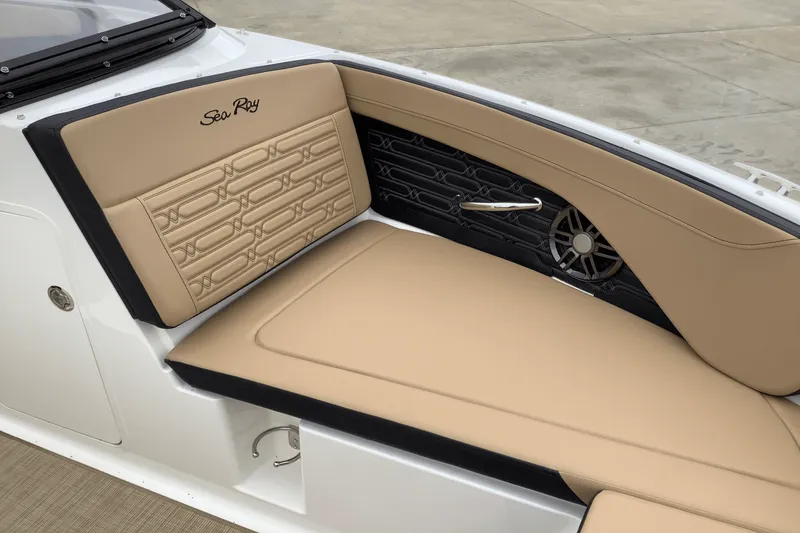 Slide: The Image of Sea Ray SPX 190 2025 - 26