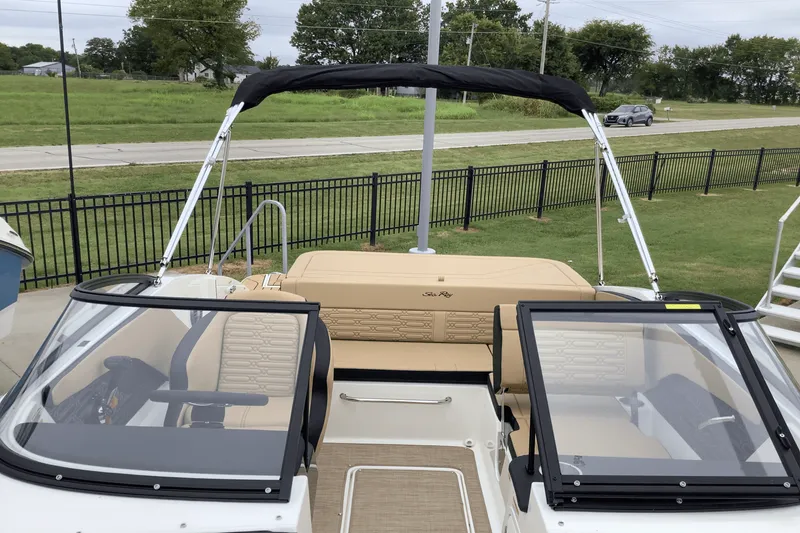 Slide: The Image of Sea Ray SPX 190 2025 - 29