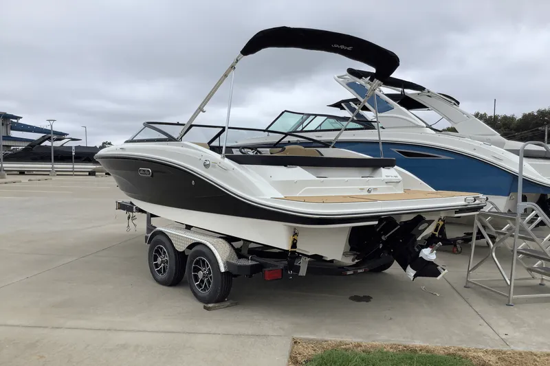 Slide: The Image of Sea Ray SPX 190 2025 - 3