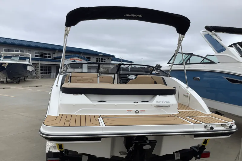 Slide: The Image of Sea Ray SPX 190 2025 - 4