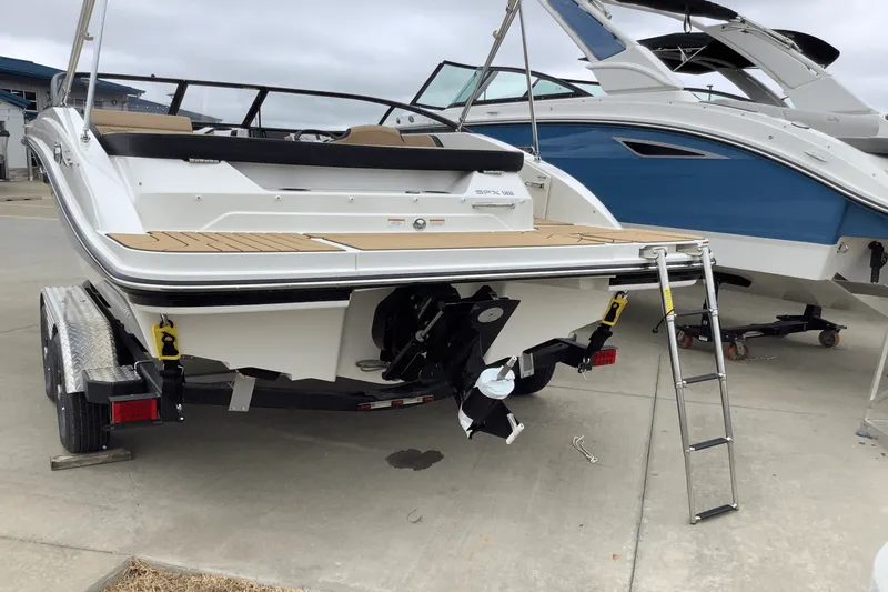 Slide: The Image of Sea Ray SPX 190 2025 - 7