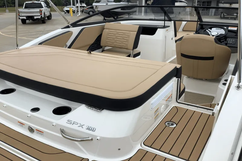 Slide: The Image of Sea Ray SPX 190 2025 - 8