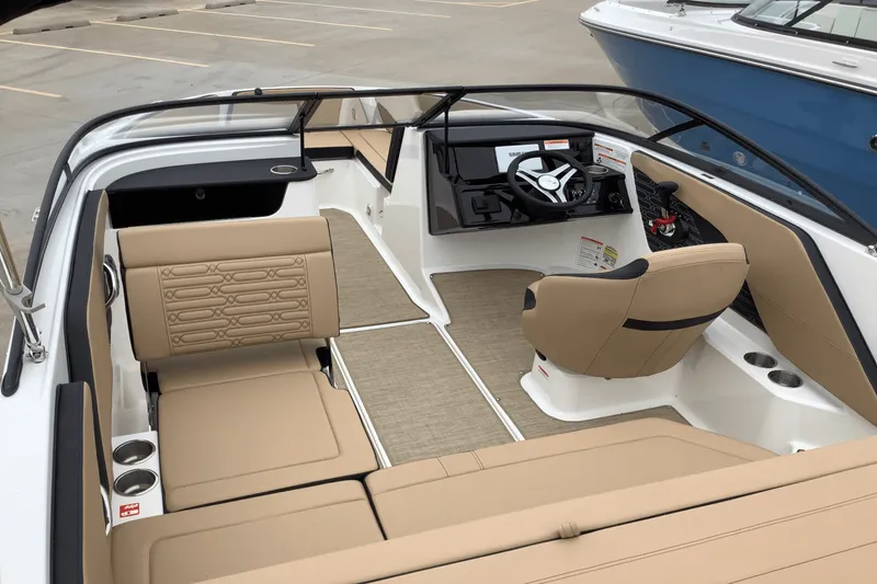 Slide: The Image of Sea Ray SPX 190 2025 - 9