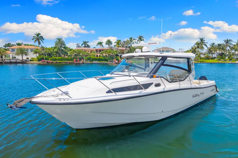 Slide: The Image of Boston Whaler 325 CONQUEST 2021 - 2