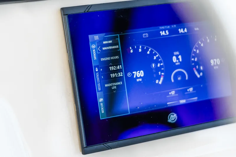 Slide: The Image of Boston Whaler 325 CONQUEST 2021 - 21