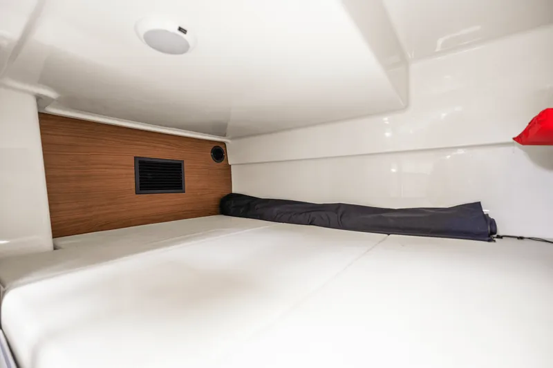 Slide: The Image of Boston Whaler 325 CONQUEST 2021 - 27